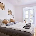 아파트 Baixa And Alfama At Your Doorstep, Terrace Aircon 리스본